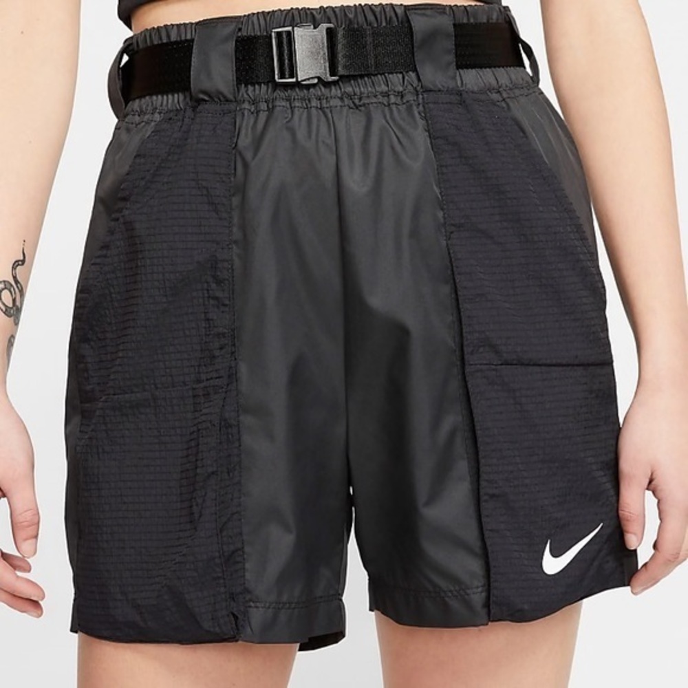 Nike woven buckle shorts size large
